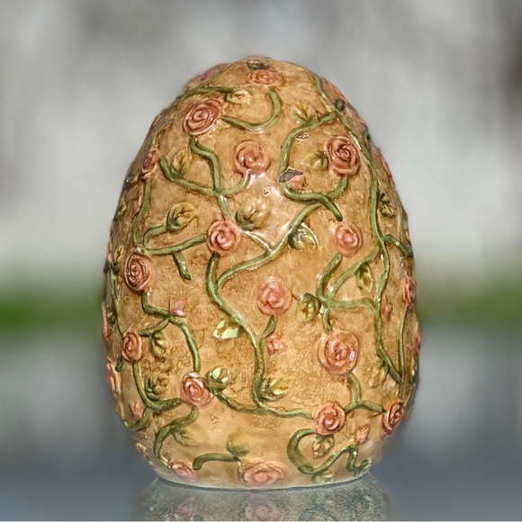 Baum Bros. Style-Eyes Rose Vine Easter Egg - Picture 4 of 6